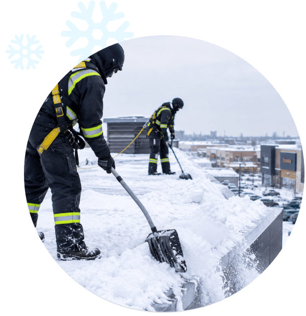 Déneigement sécurisé sur un toit enneigé_1